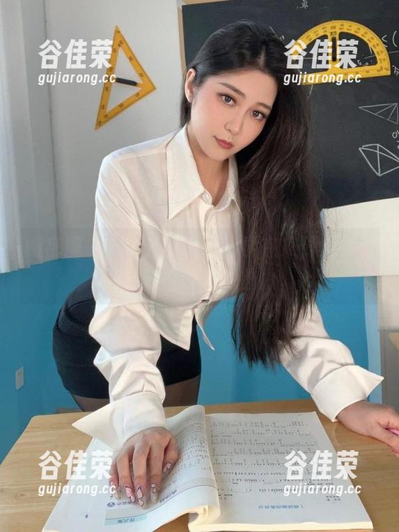 120斤的小王同学 微密圈 - 120斤的小王同学在家,全集:那种破旧沙发的魅力。