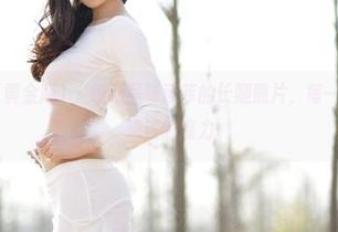AISS爱丝(黄金版) – 细细品味索菲的长腿照片，每一张都有让人流连的魔力
