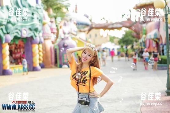 爱丝：写真这波操作，姑娘，让我坐一坐车窗边，让我一桥飞架！