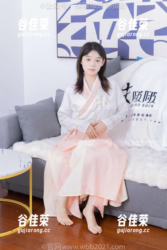 BoBoSocks袜啵啵-熊熊 BoBoSocks袜啵啵 - 熊熊的白色棉袜写真宫——踩脏怎能不玩?
