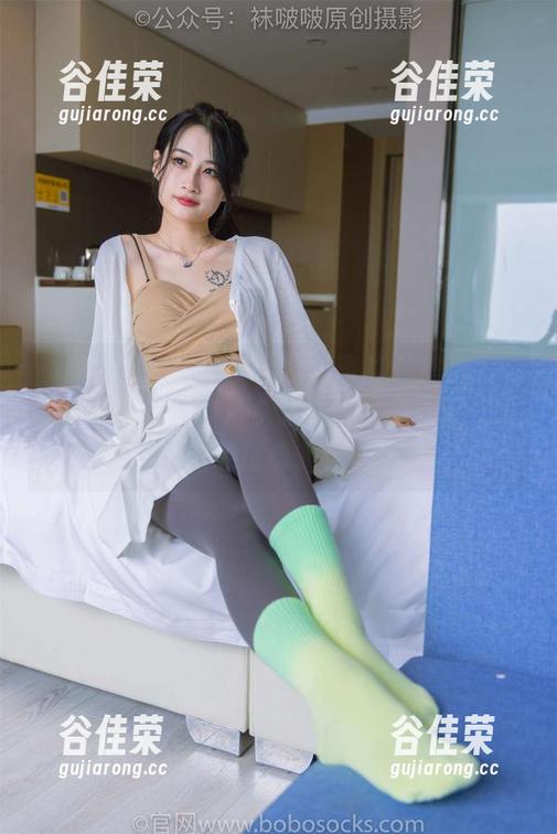 BoBoSocks袜啵啵-稚予 BoBoSocks袜啵啵 - 稚予的私房花絮:薄灰丝的魅惑,脚尖加固,话说,这是我见过的最稳的姿态!