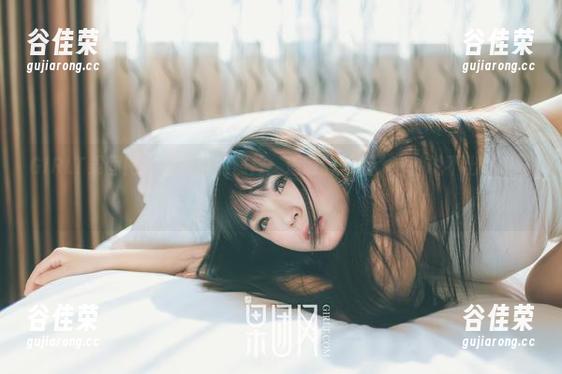 GIRLT果团网-裴希西 GIRLT果团网 - 裴希西的照片:透明的气息,有种说不出的暧昧,值得一看再看。