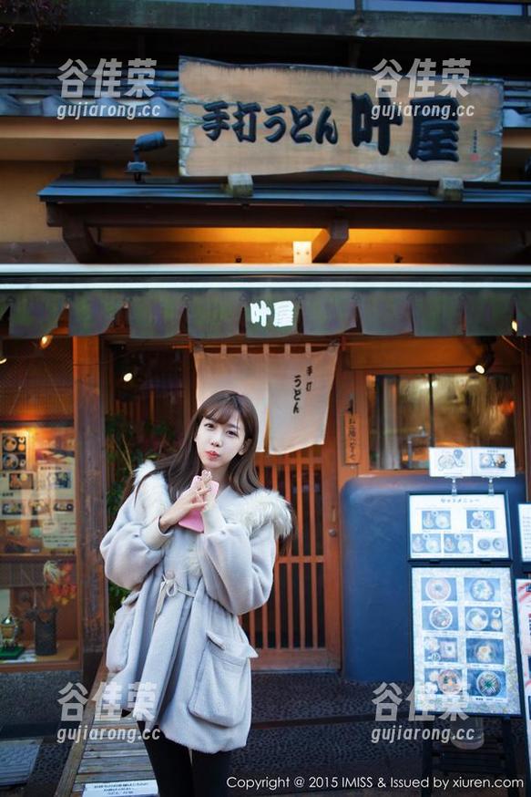 IMiss爱蜜社-梦心玥 IMiss爱蜜社 - 写真作品集:梦心玥的旅拍,身后隐藏的抱怨和尴尬
