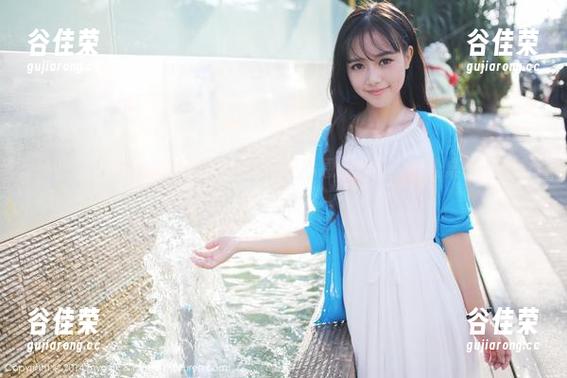 MyGirl美媛馆-Abby王乔恩 MyGirl美媛馆 - 图集:Abby王乔恩职业装,办公桌前的认真和一丝顽皮~