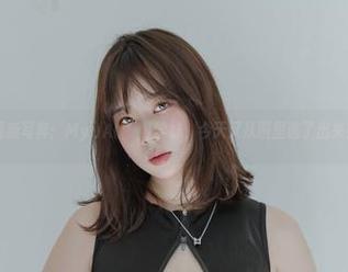 最新写真：MyuA(뮤아)学妹，今天又从班里逃了出来！