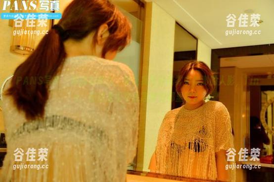 PANS写真-Tina PANS写真 - 原图的黑白,却让我想起晨雾中飘渺的人影,Tina,你这是引导我思绪到哪里呀?