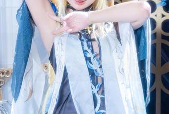 PoppaChan的写真时间：阿梅莉亚·华森和便装的天衣无缝配合！