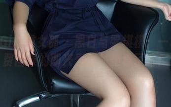 TuiGirl推女郎 – 黑白与梁棋棋：一场免费图集的即兴表演，坐稳了哈！