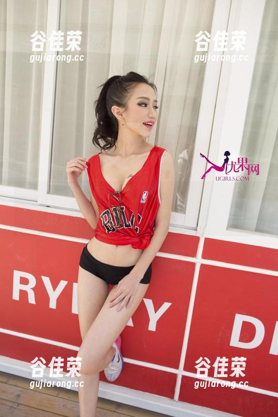 UGirls尤果网-郝晴Grace UGirls尤果网 - 湖边漫步,郝晴Grace私拍泳装,竟让我想起童年泳池派对