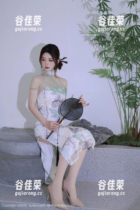 Xiuren秀人网-SOLO-尹菲 Xiuren秀人网 - 用照片拼出一场SOLO-尹菲的心理剧,美到犯规!