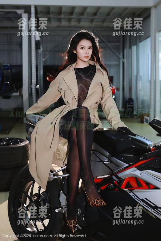 Xiuren秀人网-艾栗栗栗栗栗栗吖 Xiuren秀人网 - 艾栗栗栗栗栗栗吖+网袜=一张无法翻页的写真啊!