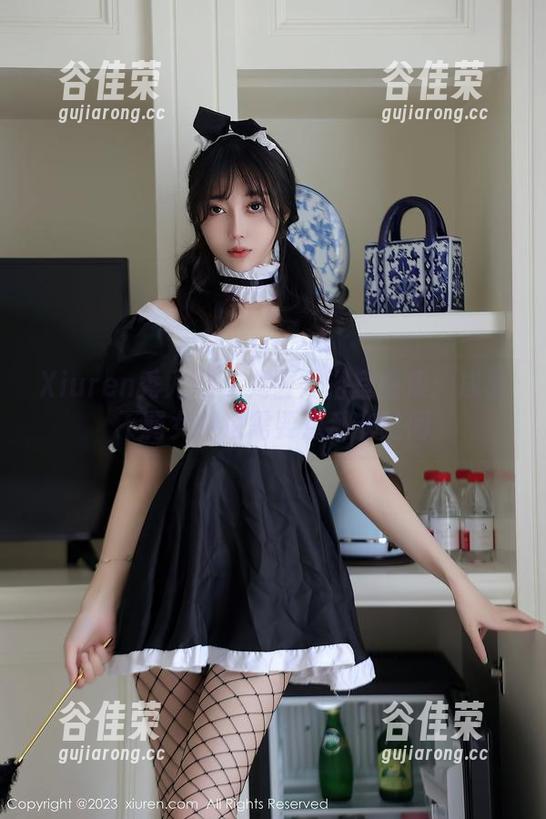 Xiuren秀人网 - 龙雪儿浴室图集：成为不羁女神也需要点私密时间