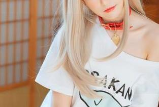 coser衣衣和她的泳装美图：玛丽萝丝泳装，下次一定要大声尖叫！图包也来凑热闹。