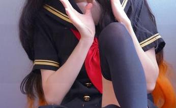 奶白色的护士服加上sally多啦雪的神情，算不算意外的美丽？