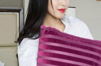 克拉女神 – 佳莹的长腿，照片无敌，但原图更带劲！