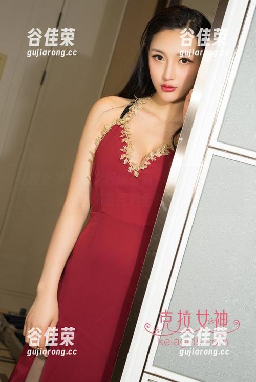 克拉女神-忆之 克拉女神 - 忆之校服版面:原图是扉页,图集是百科全书!