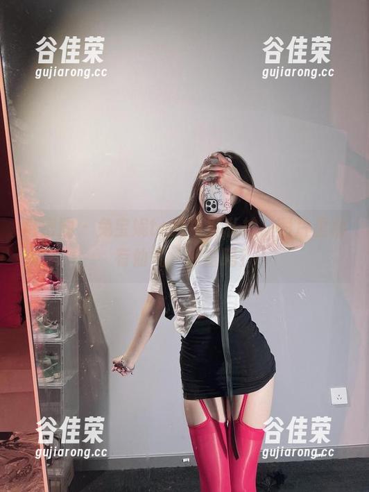 微密圈 - 兔宝妮to的短裤私拍，图片里都有仙气，你信吗？