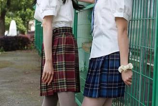 初夏女神 – 不收钱！依依黑色瘦身衣与37码高跟鞋的作品，让你直呼“好绝”！