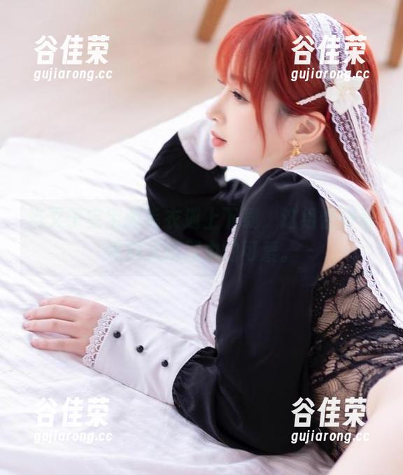 当叉子宝宝的毛衣遇上下载，这组合好奇怪但又没理由的可爱。