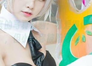 只是简言的写真时刻：可爱得像个小绵羊，但小心你被蹭到喔。