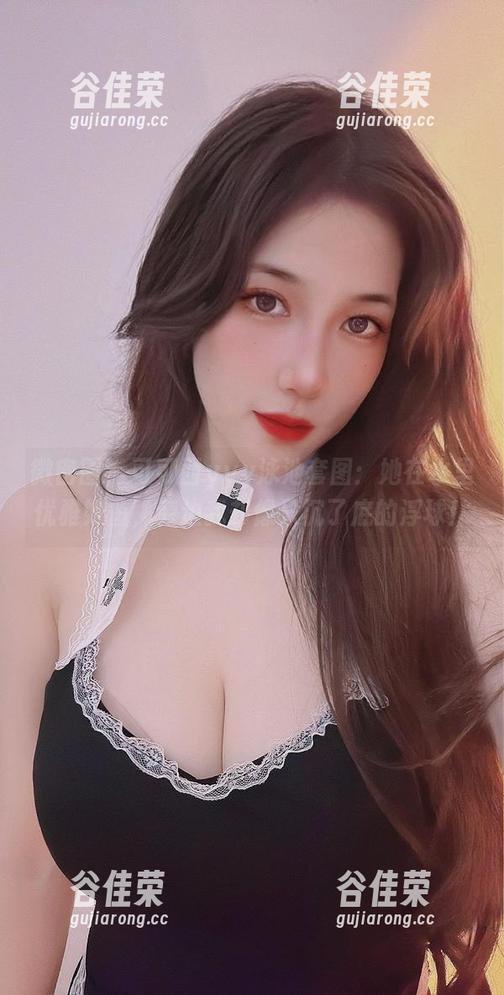 可可西yyy 微密圈 - 可可西yyy泳池套图:她在水里优雅如鱼,旁边我却像只沉了底的浮球!