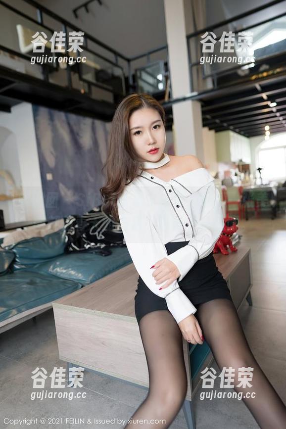 嗲囡囡 - SiByl李思宁短裙，随便一张美图都是春天的气息，不说了自戳眼。