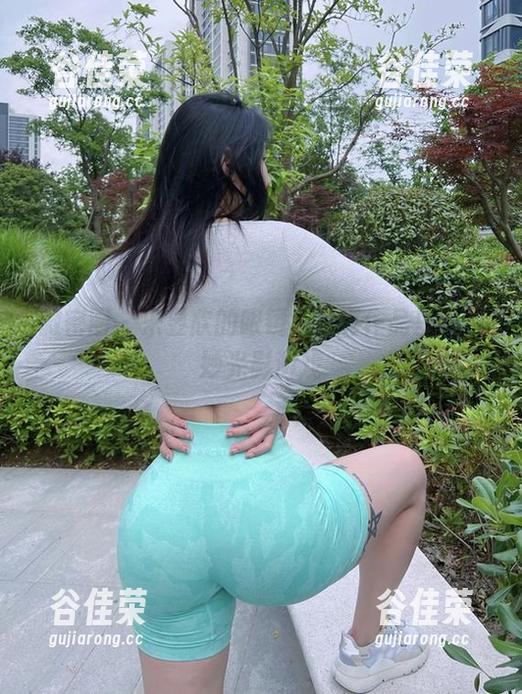 微密圈 - 宋昱欣的眼镜，写真作品里的绝妙光影游戏