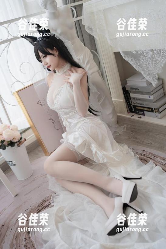 小仓千代w全新入驻：状况好的粉色漆皮女仆套图，送你不怕丢！