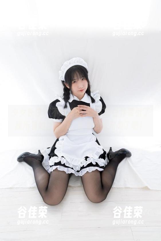 少女秩序-晞可 少女秩序 - 不瞒你说,晞可的白裙吸引了我所有的注意力,作品也太完美了吧!