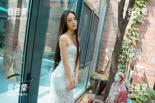尤果网-李思宁 尤果网 - 李思宁:修女这个角色,谁能看得出她“乖”的另一面?