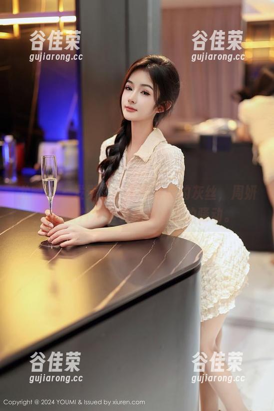 尤蜜荟-周妍希 尤蜜荟 - 发觉了,不同寻常的灰丝,周妍希的图片分享引起我小小的骚动。