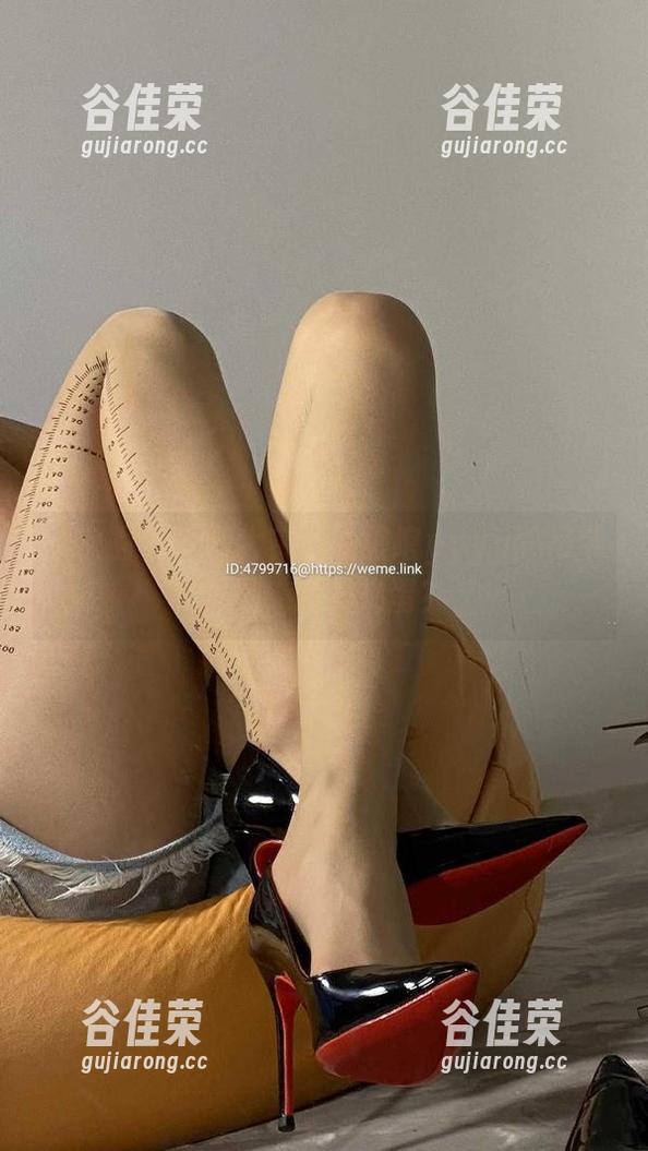 微密圈 - 美图大赏：徐绾绾yyyy的吊带风格，谁在捣蛋？