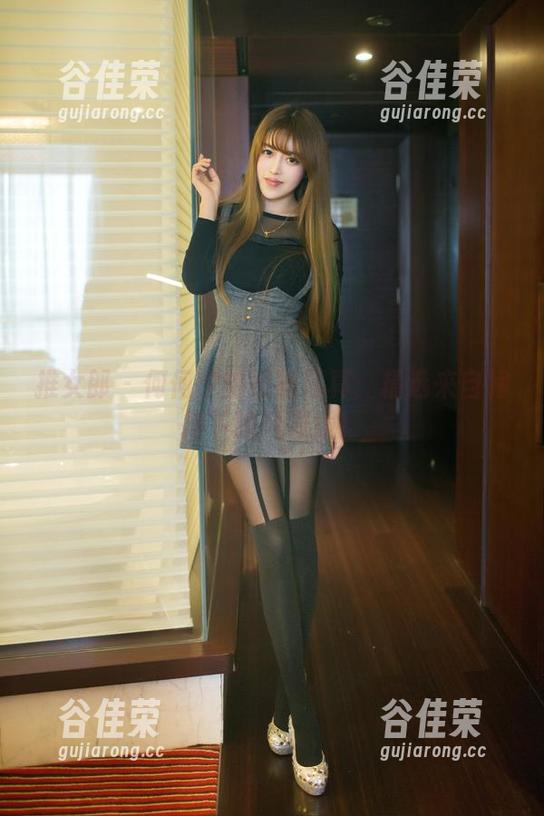 推女郎-何何夕 推女郎 - 何何夕的短裙写真:精选来自裙摆下的风景线!