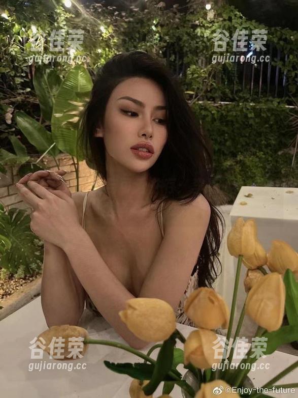 李嘉欣97 微密圈 - 冷酷与可爱并存:李嘉欣97的日常写真大公开