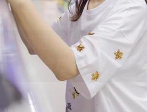 梦丝女神 – 刘诺海边质感；一张不错的“自拍”吗？