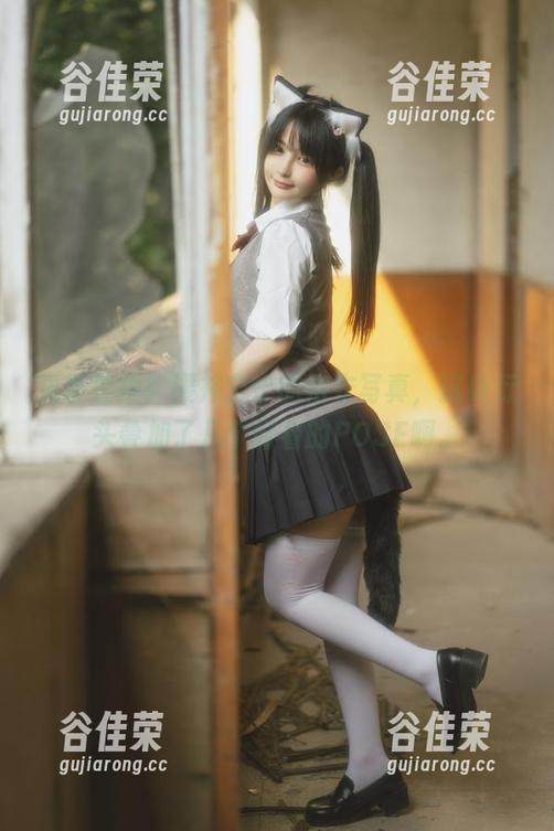 樱井宁宁 更新警报!樱井宁宁的浴衣写真,这身行头叠加了几个好看的POSE啊。