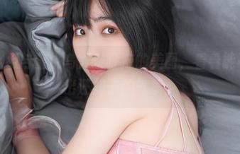 下载这组与蜜桃乌龙茶呼应的美图，看看能不能喝出汪知子的气质。