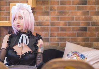 洛丽塔大哥的女仆cos合集，果然背后有不少“小心思”。