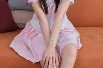 甜予摄影 – “懒癌患者的福音：栗栗白棉袜合集“我也想被抱”。