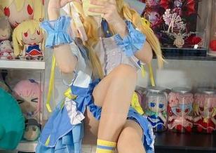 白栎Shirly的鸣潮写真，让我联想到“浪里白条”，高清中都透着一股诙谐！