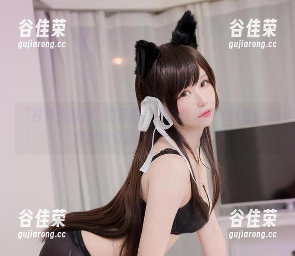 “白神泱瑜伽”的美图，姿态总是那么到位，虽然我这边还在努力找平衡。
