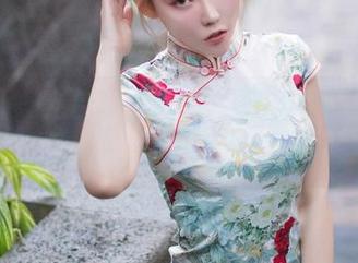 秀人网 – 允尔和她的空姐写真：高空的美丽，谁说一定要跟风？