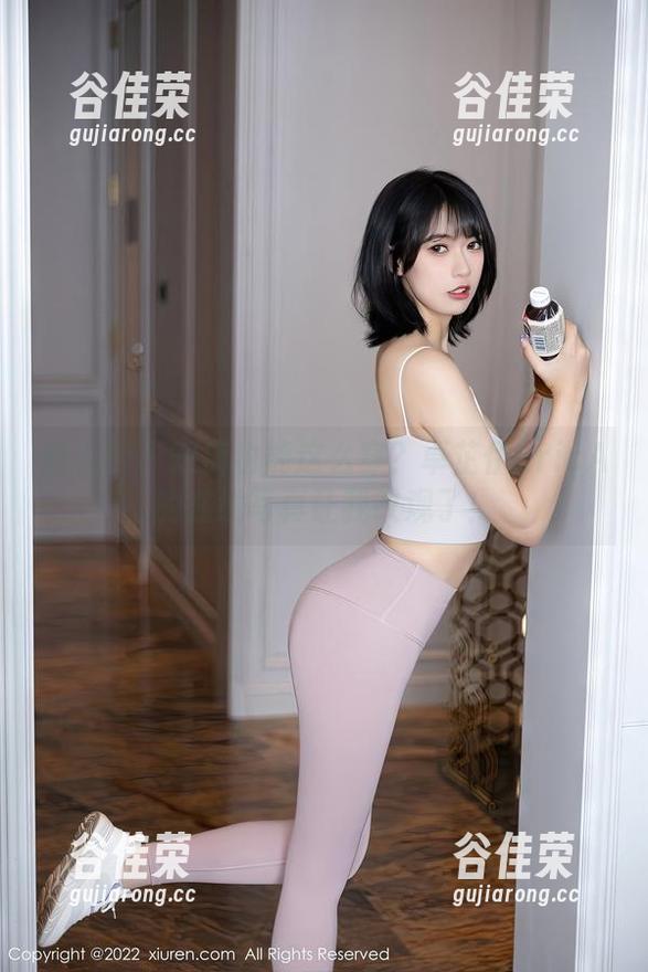 秀人网-卓芷伊EricA 秀人网 - 短裤也能这么穿?卓芷伊EricA的在线写真让我改观了!