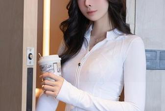 秀人网 – 不一样的双笙Alina，内衣原图更新，随时来探个究竟。