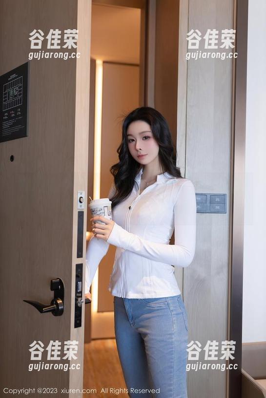 秀人网-双笙Alina 秀人网 - 不一样的双笙Alina,内衣原图更新,随时来探个究竟。