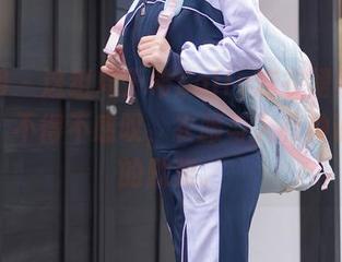 秀人网 – 这组周于希Sally连衣裙照片的图包，不得不感叹，衣服与人有种说不出的默契。