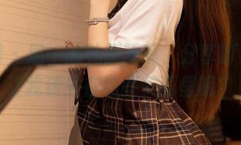 秀人网 – 恩一的礼服写真，分享时是否也让我迷失在这些美丽里呢？