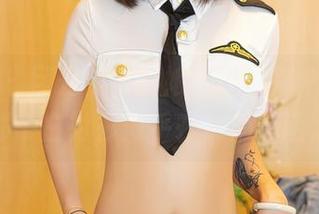 秀人网 – 目光停在抖娘利世的每个角落，那个白衬衫似乎在说悄悄话。