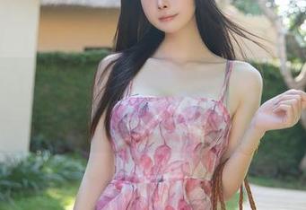 秀人网 – 林悠悠追逐海浪：最新的比基尼资源，冲鸭！
