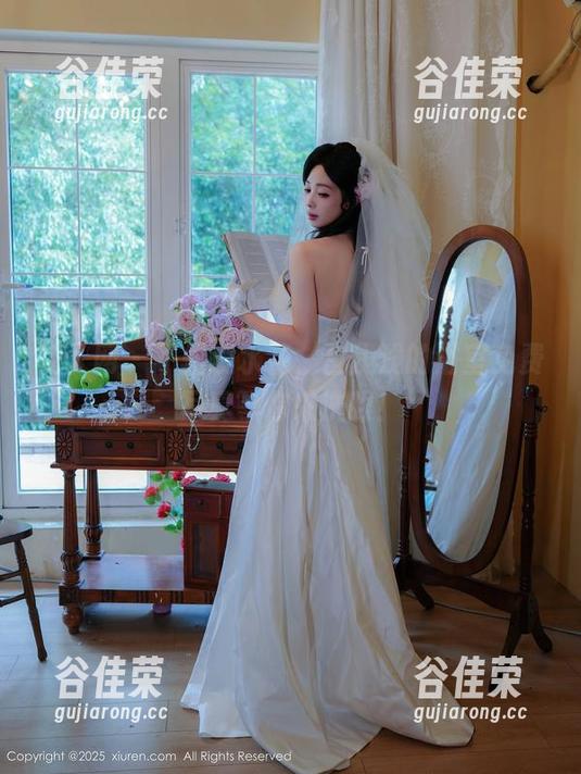 秀人网 - 不怕没水花，白浅浅的浴室免费写真等你来洗眼！
